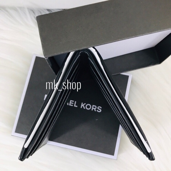 MK Jet Set Men’s Slim Billfold Wallet - Picture 6 of 7